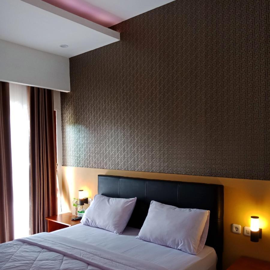 Hotel The Royal Joglo Tepus Habitación foto