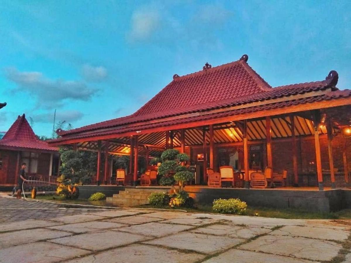 Hotel The Royal Joglo Tepus Exterior foto